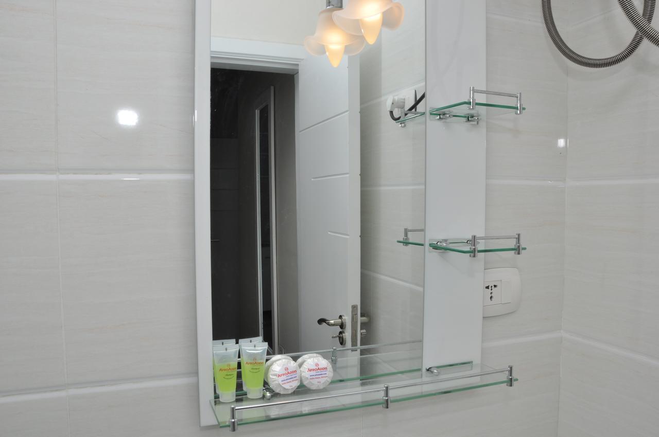 Afro Addis Hotel Apartment Bagian luar foto